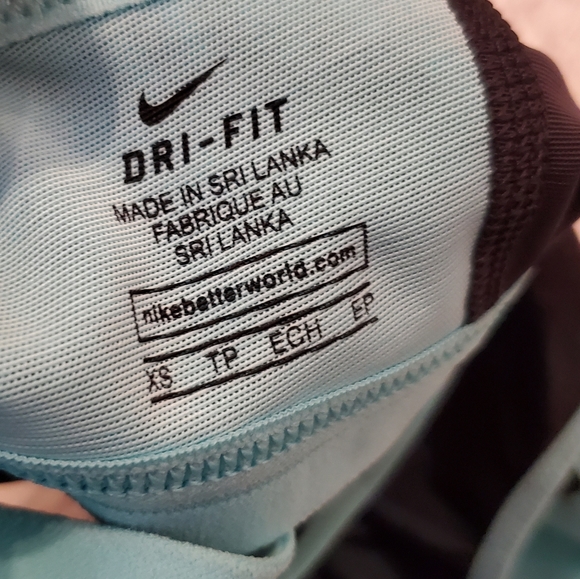 Nike Sports Bra Pro Fierce Lux Dot Sports Bra - Picture 6 of 6